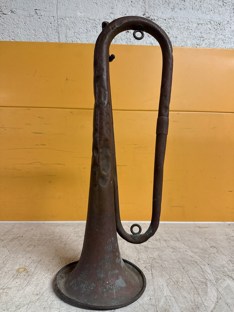 Bugle Couesnon – Ancien cor de chasse en cuivre