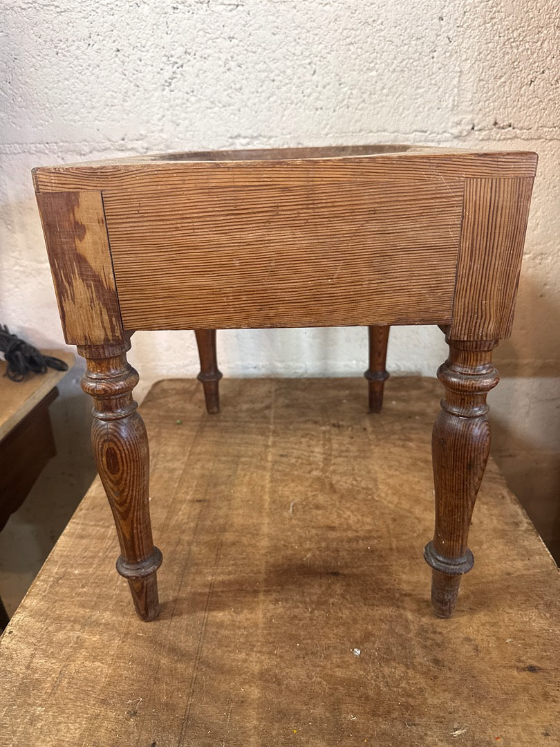 Meuble ancien – Banc de toilette en bois