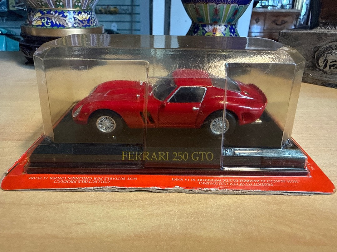Voiture rouge – Ferrari 250 Gto 1/43 – Collection