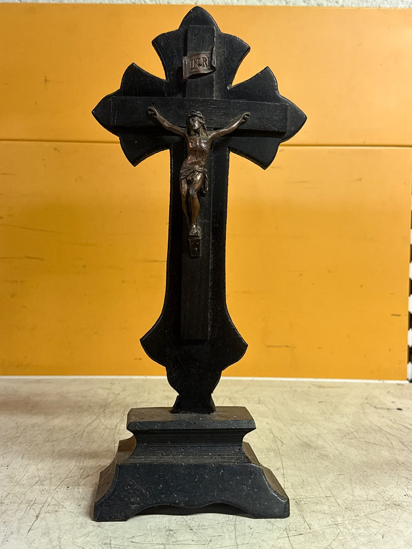 Crucifix ancien – Croix en bois noirci