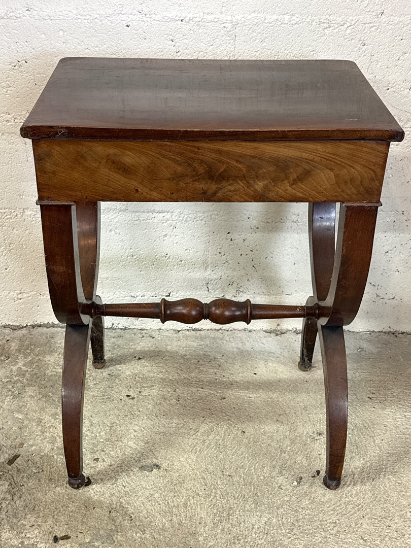 Petite table de chevet Empire en acajou