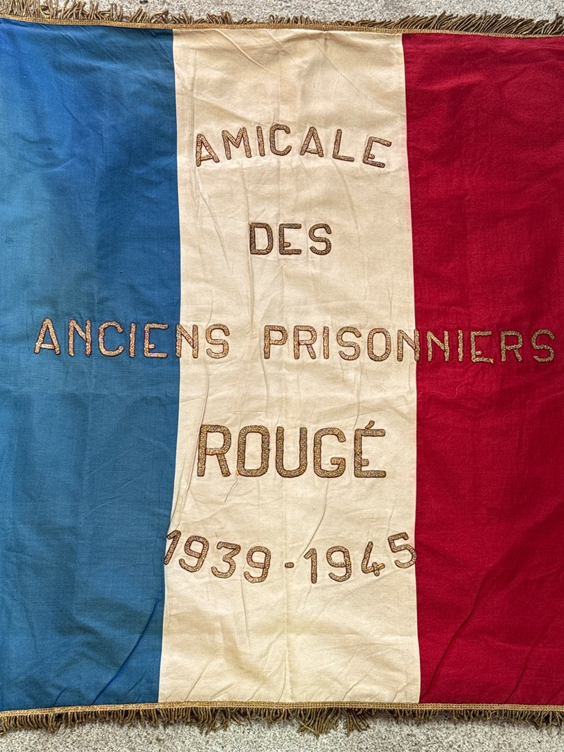 Ancien drapeau amicale des anciens prisonniers Rougé 1939-1945