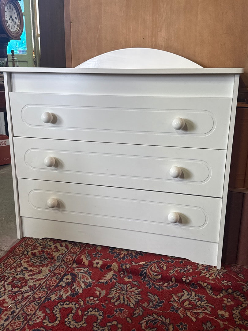 Commode blanche vintage – Meuble enfant