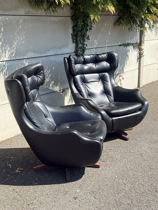 Paire de fauteuils design sculptural – Parker Knoll Statesman – Fauteuils – Cuir noir et bois