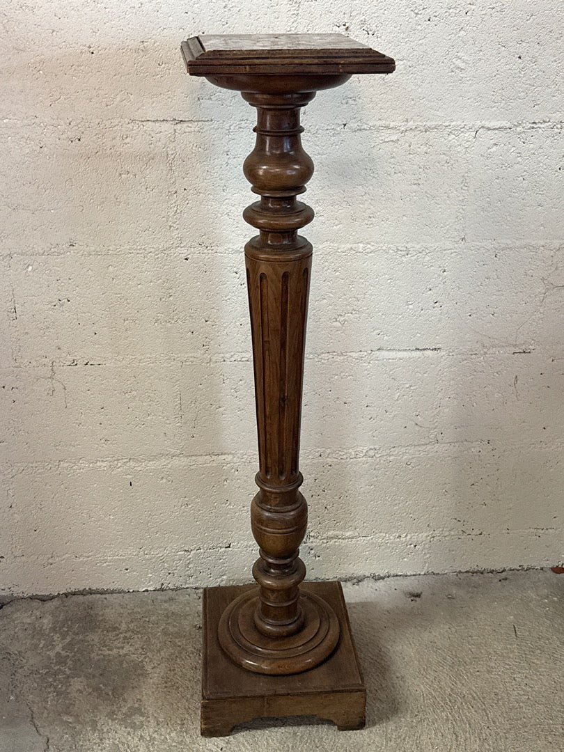 Guéridon – Colonne piédestal en bois et marbre