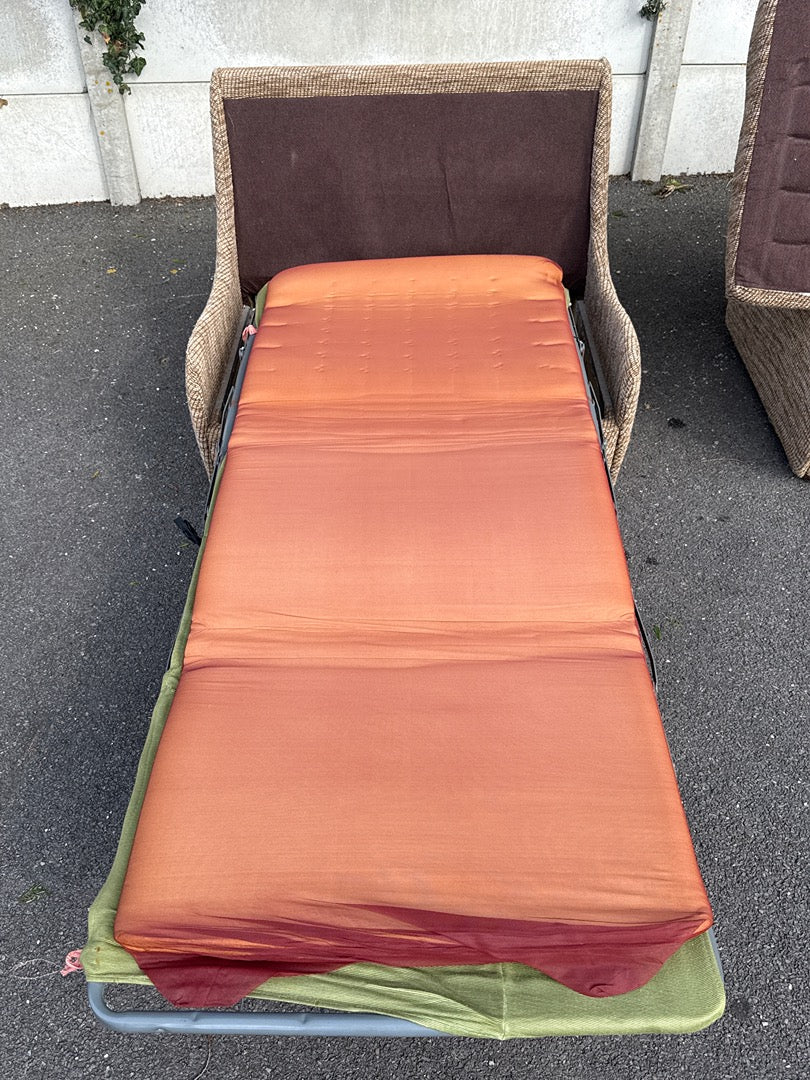 Fauteuils convertibles vintage – Tissu beige et marron