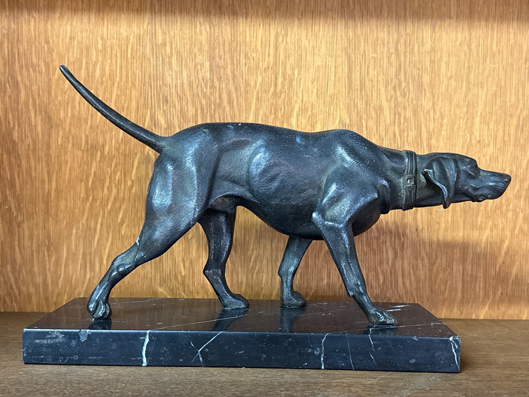 Sculpture – Chien de chasse style Bronze