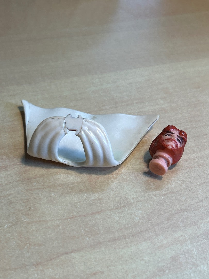 Accessoires figurine tête et cape blanche provenant du dessin animé Ulysse 31