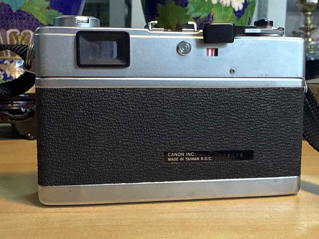 Appareil photo Canonet 28 – Argenté et noir