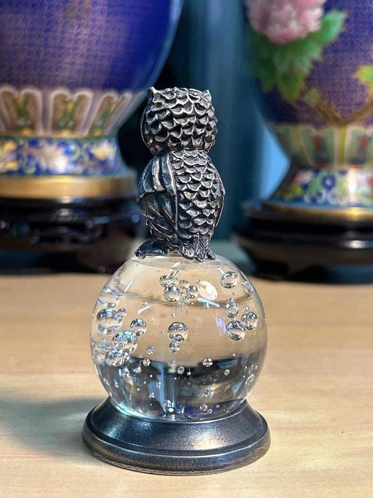 Statuette sculpté Chouette / Hibou étain et boule en verre