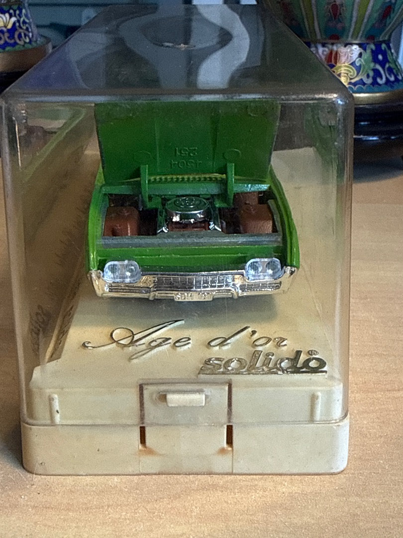 Voiture miniature – Solido Ford T-bird 1961 Cabriolet – Voiture Jouet – Vert sous vitrine