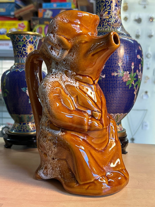 Pichet Barbotine cochon en costume