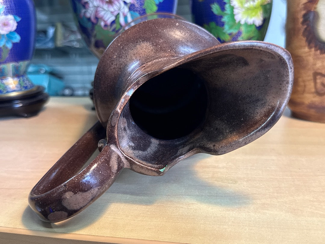 Pichet ancien en céramique – Brun