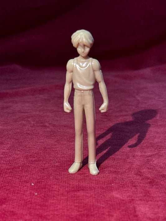 Figurine plastique anime personnage masculin beige