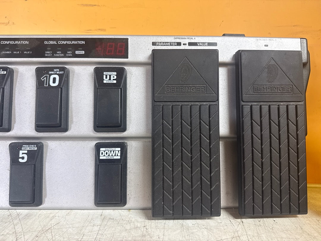 Pédalier Midi Behringer Fcb1010 Pédale d'effets Avec housse Rockbag