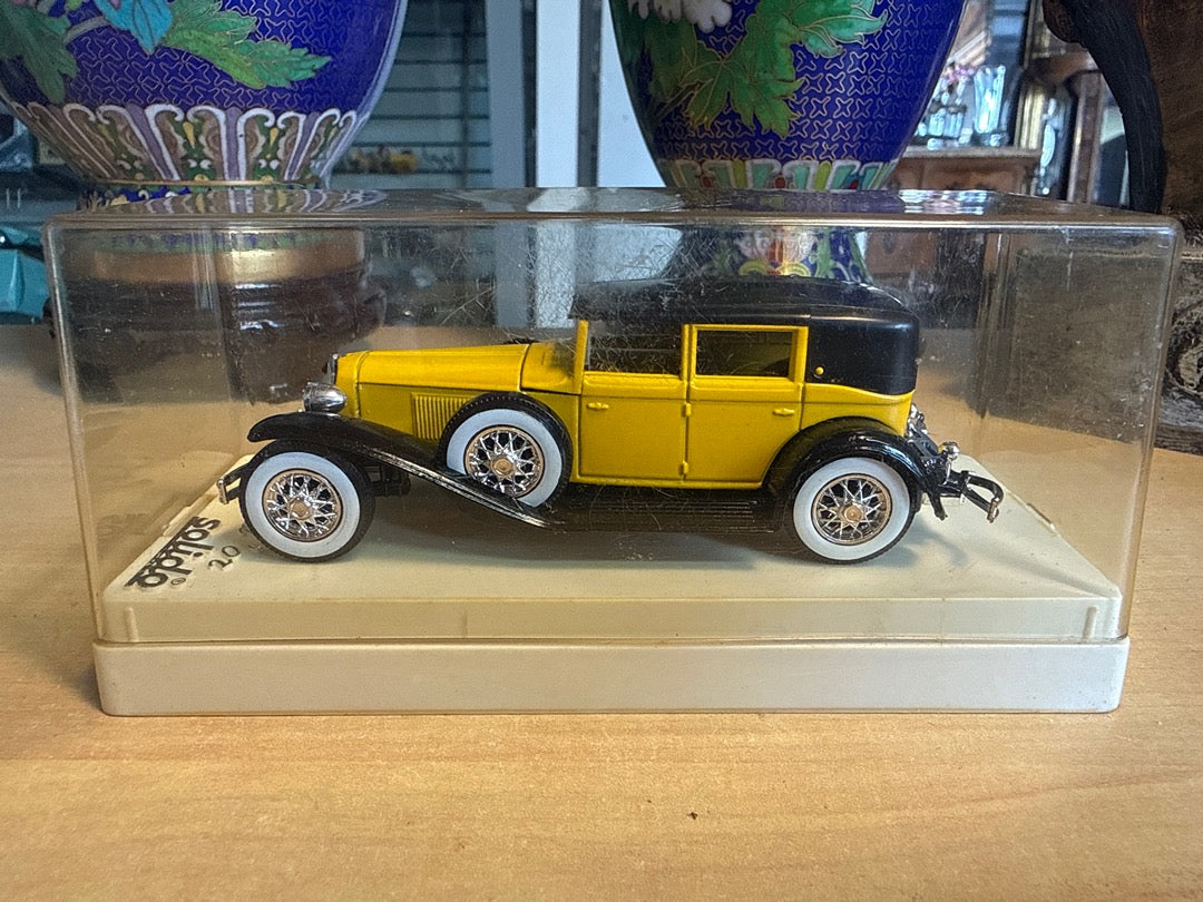 Voiture – Solido Cord L 29 – Age d'or – Jaune et noire