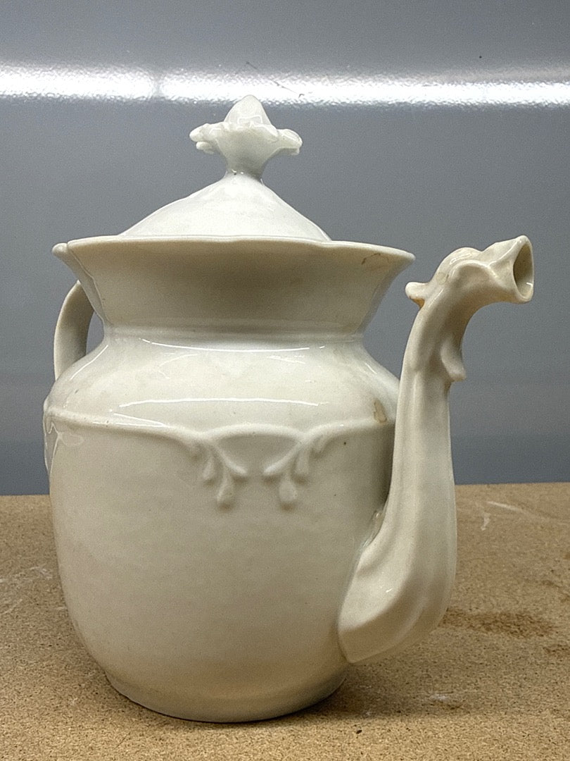 Théière – Vintage – Vaisselle – Porcelaine blanche ancienne