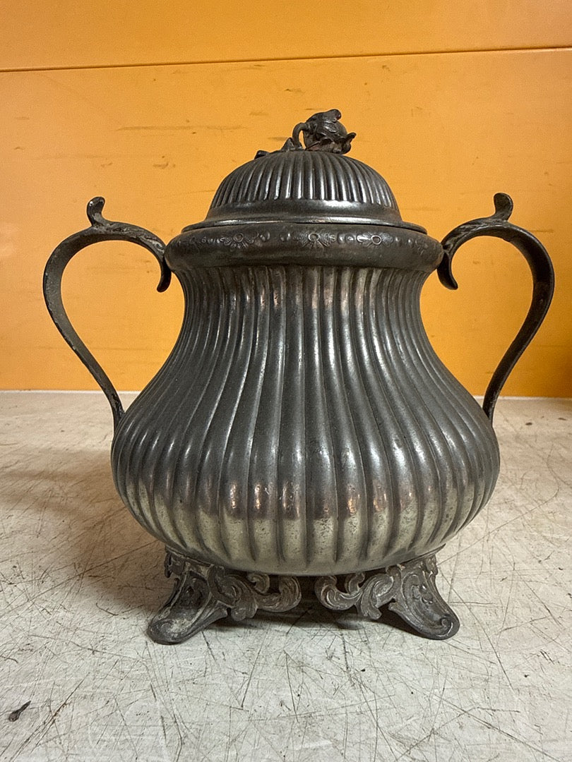 Pot en étain – Décoration – Ancien pot couvert godronné