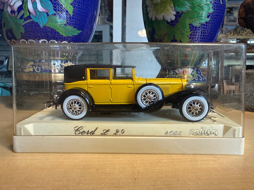 Voiture – Solido Cord L 29 – Age d'or – Jaune et noire