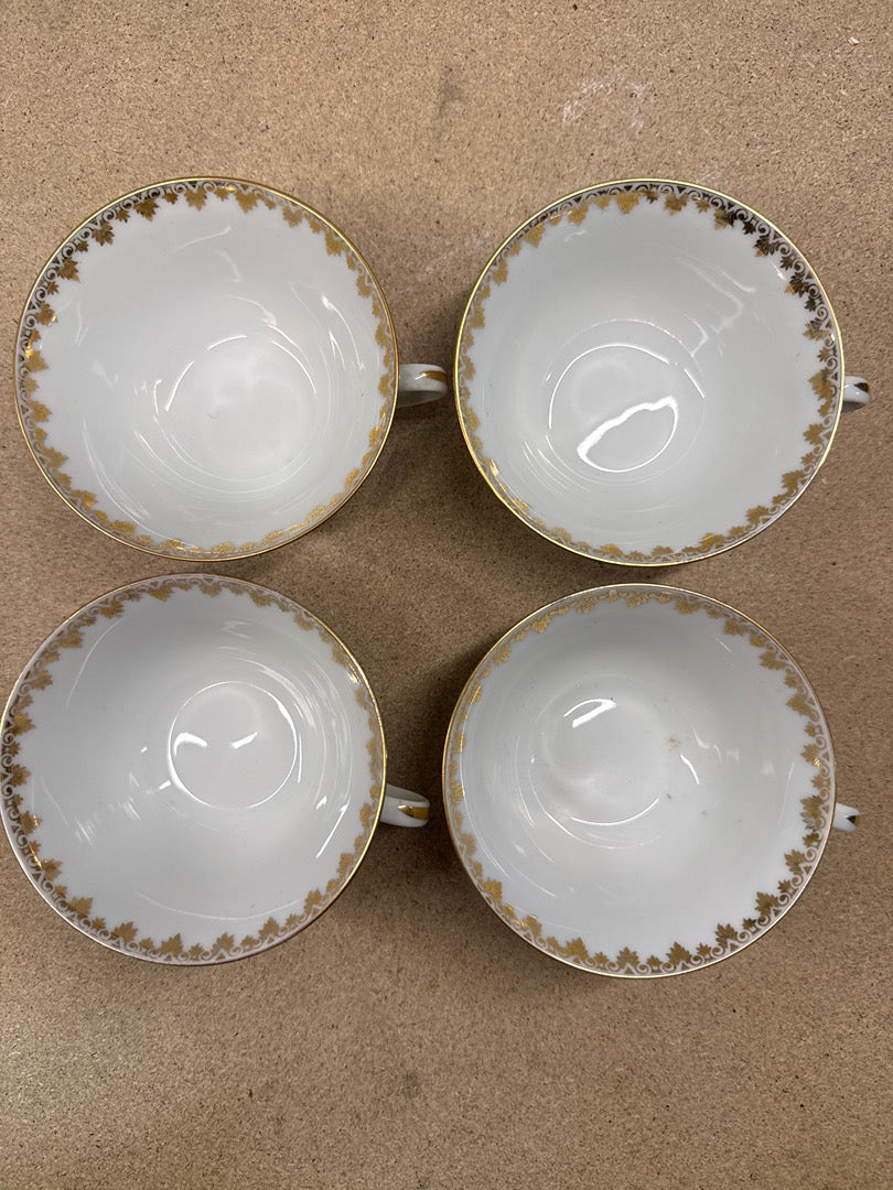 Service de tasses – Limoges – Vaisselle – Porcelaine blanche et dorures