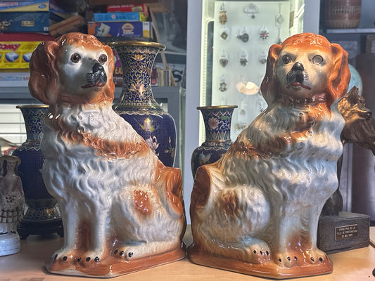Ensemble de 2 statues Chiens – Staffordshire – Ornement – Paire vintage