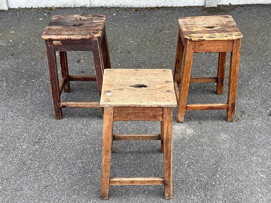 Lot de 3 tabourets en bois – Artisanal – Mobilier – Style rustique