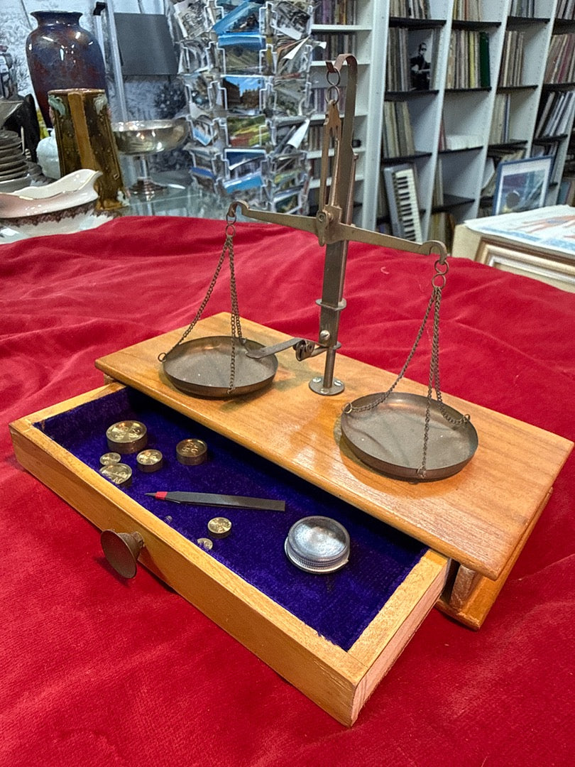 Balance de précision – – Ornements – Laiton et bois vintage