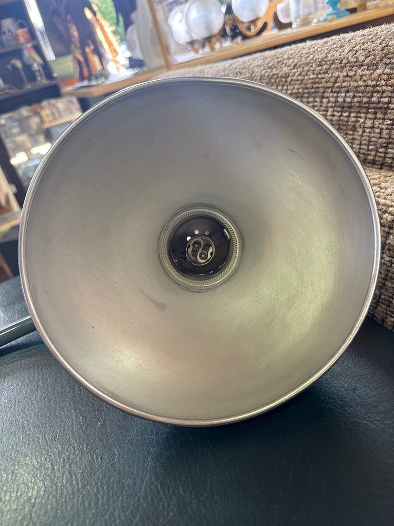 Lampe de bureau vintage – Lampe articulée en métal vert Jumo