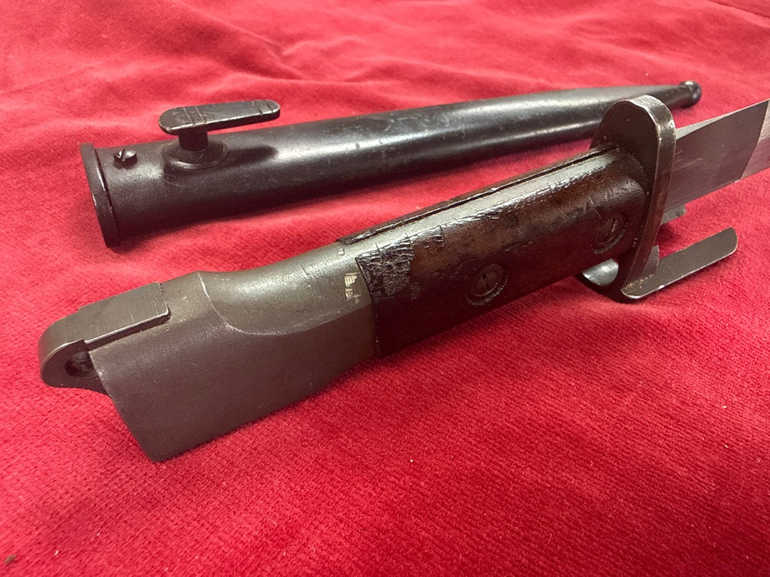 Baïonnette militaire – Arme blanche avec fourreau