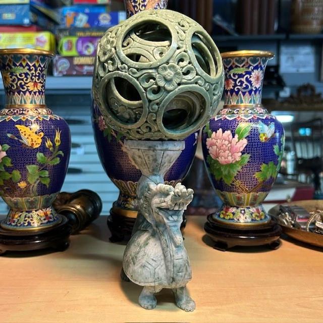 Sculpture Chinoise En Pierre Naturelle Jade Représentant Un dragon Phénix et Une Sphère