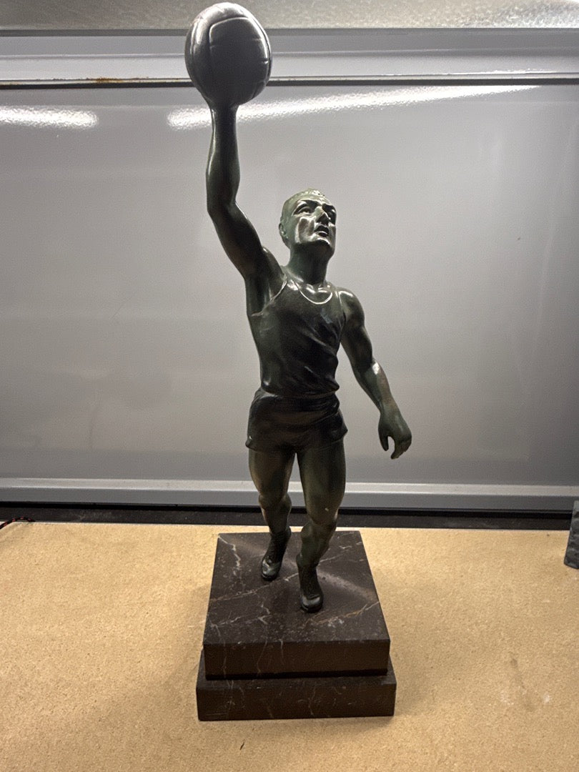 Statue – Objet de décoration – Joueur de volley patine verte