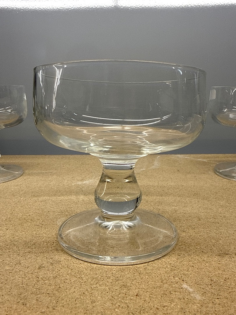 Verres à pied – – Arts de la table – Quatre coupes vintage transparentes