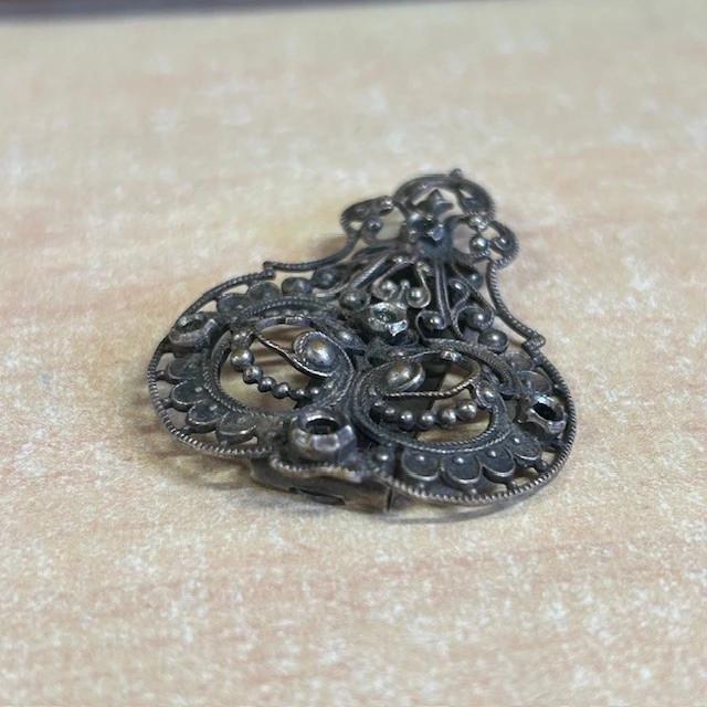 Clip à Robe – Bijoux – Métal Filigrané
