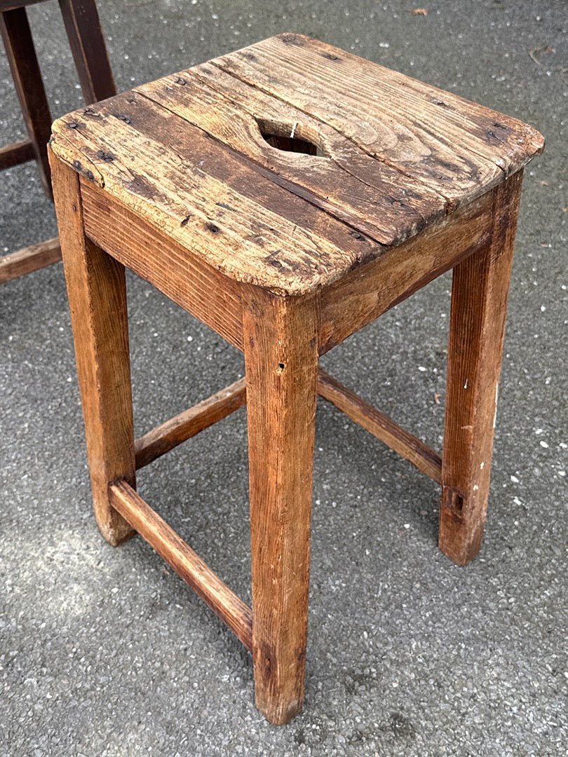 Lot de 3 tabourets en bois – Artisanal – Mobilier – Style rustique
