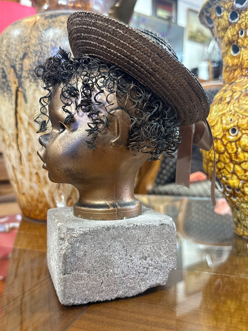 Buste de poupée – Glorex – Ornement – Peinture Bronze sur socle pierre