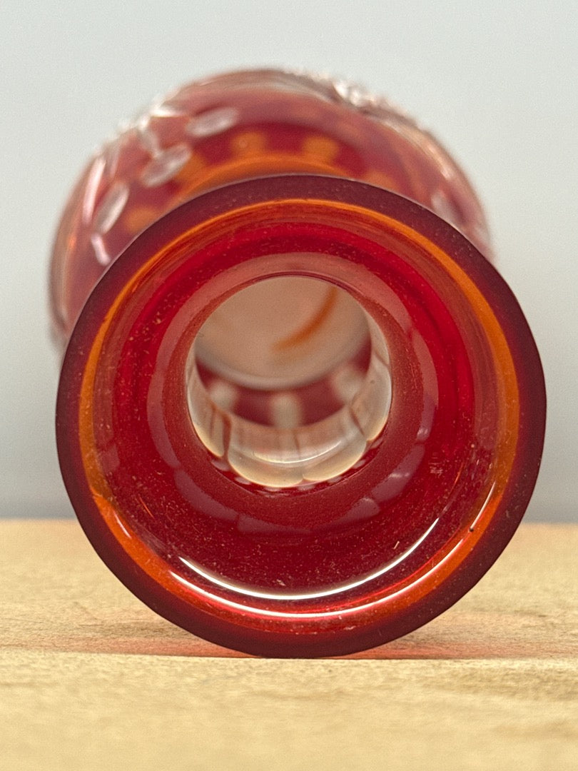 Carafe – Ornements – Verre rouge taillé avec bouchon