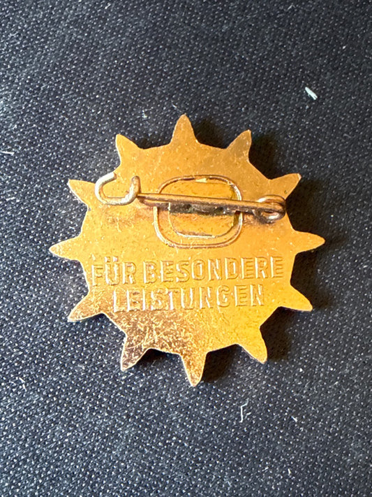 Insigne – Für Besondere Leistungen – Broche Dorée Allemande