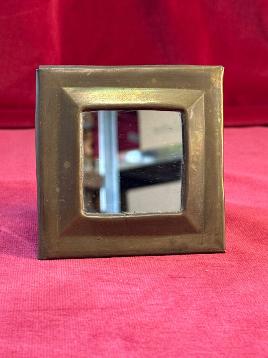Petit miroir mural carré en métal doré, hauteur 9 cm