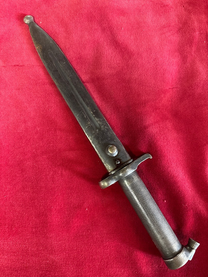 Baïonnette – Ancien couteau militaire avec fourreau