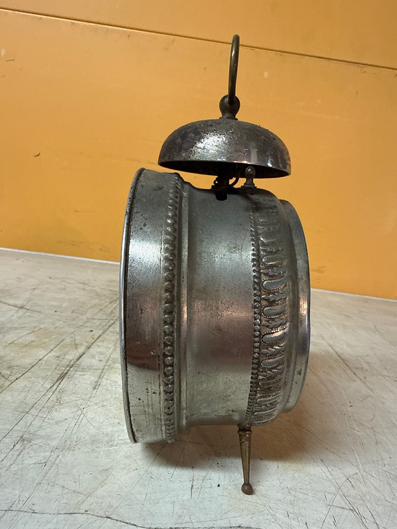 Réveil ancien – Pendulette métal vintage