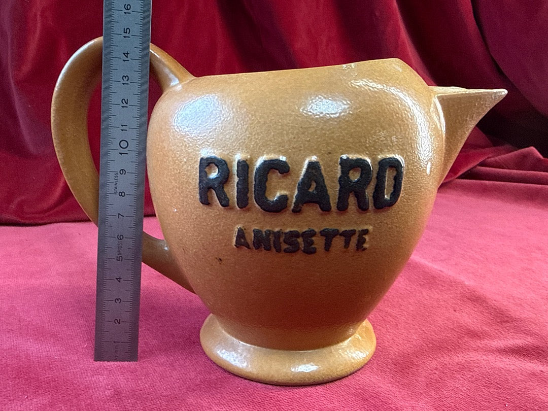 Pichet Ricard Anisette en céramique ocre, lettres en relief