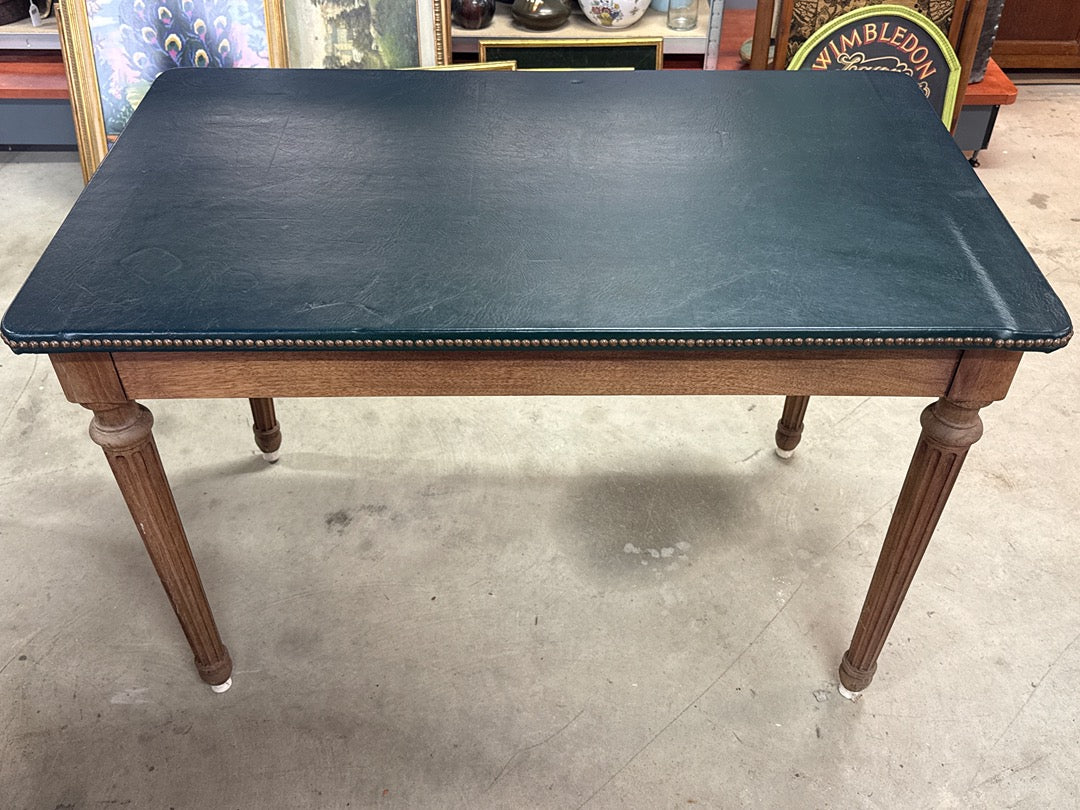Bureau ancien – En bois et cuir vert