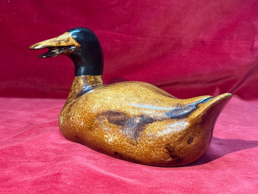 Canard sculpté et peint
