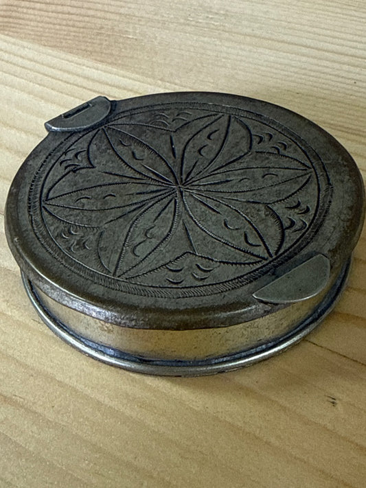 Boîte à pilules – Vintage – Boîte – Métal gravé