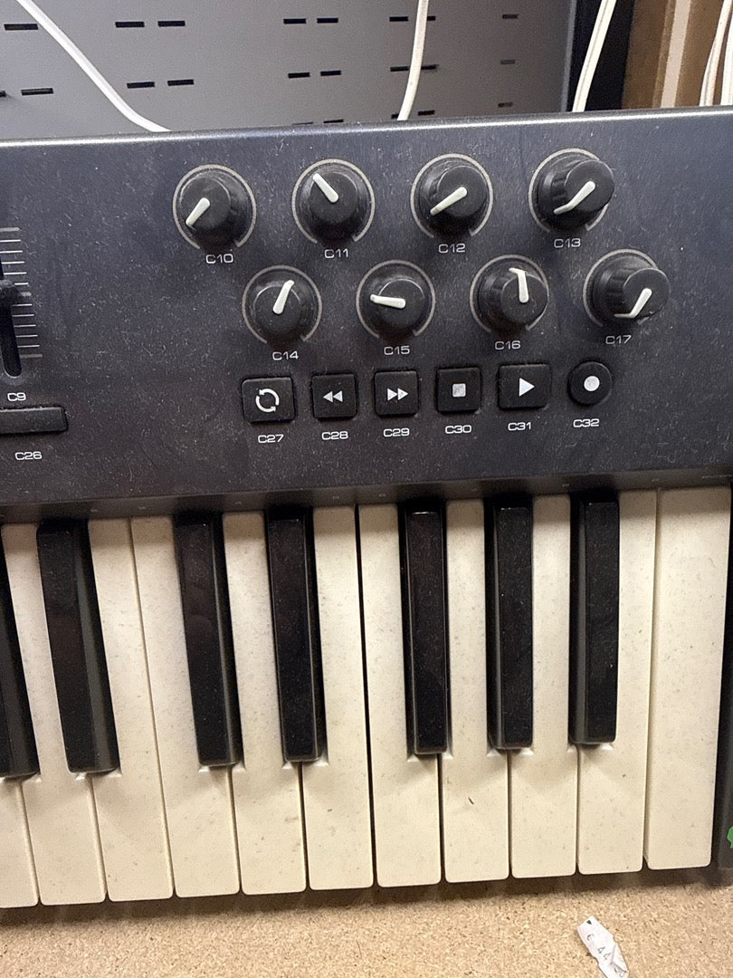 Clavier maître – M-audio Oxygen 49 3rd gen – Instruments de musique – Contrôleur Midi gris