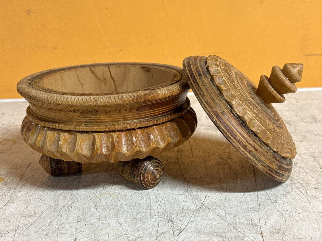 Boîte décorative en bois sculpté – Vide-poche ancien