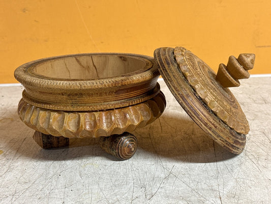 Boîte décorative en bois sculpté – Vide-poche ancien