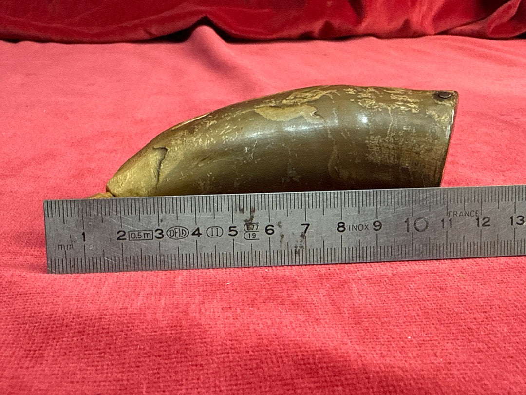 Poire à poudre ancienne en corne et bois