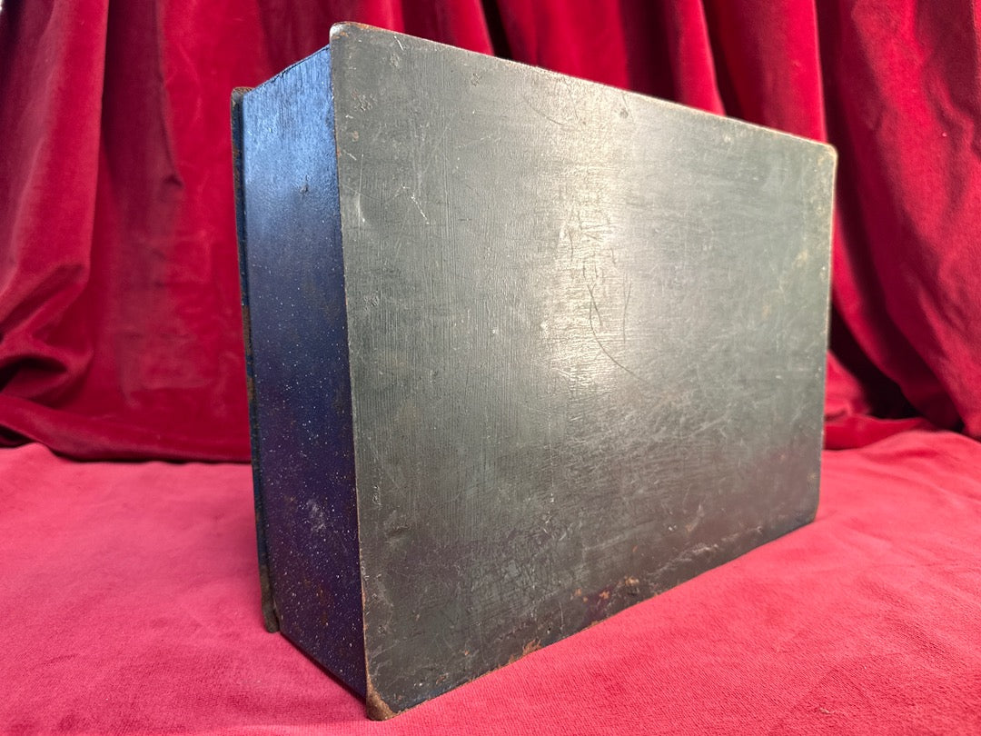 Ancienne boite metallique emaille bleue