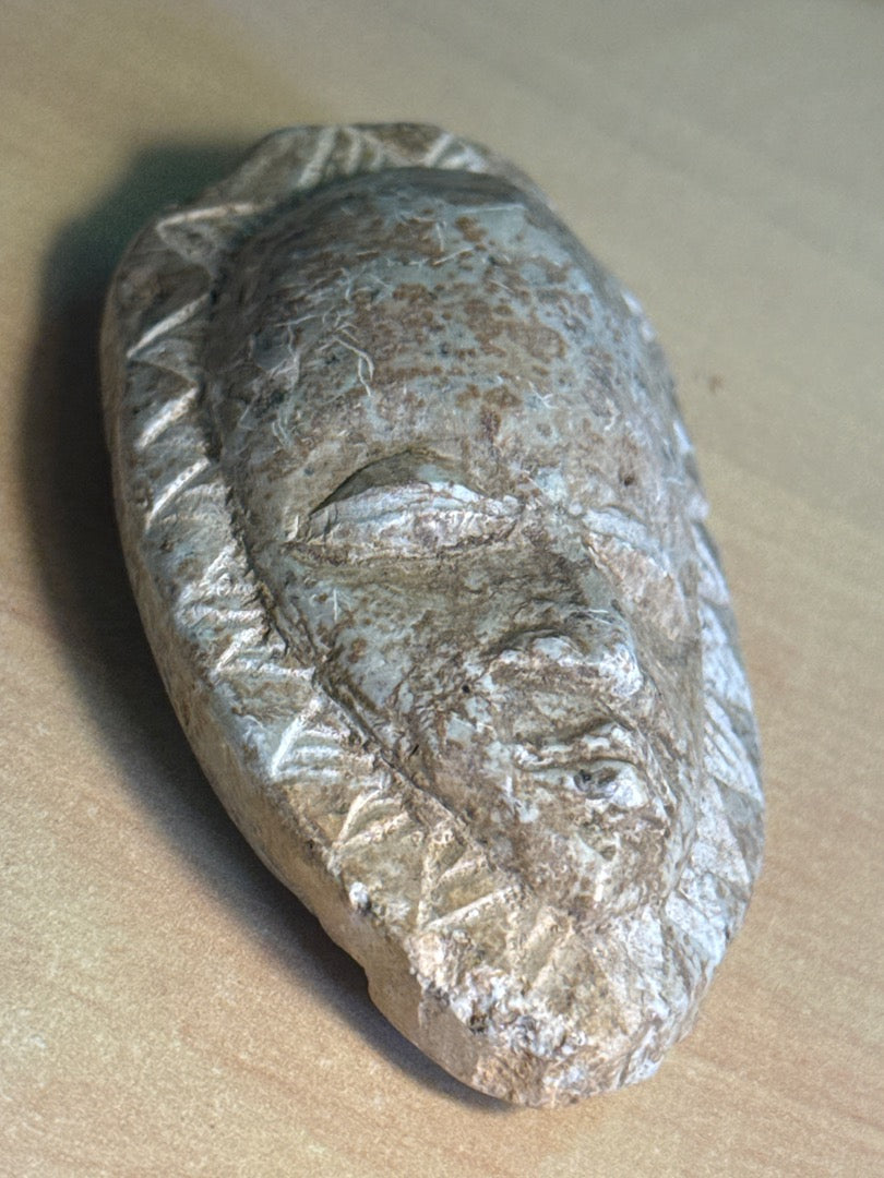 Masque en pierre sculptée – Artisanat – Ornement – Visage ethnique